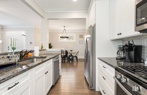 East Point Casa | 4 Bedroom Suites Under 1 Roof Near Downtown Atlanta & Airport
