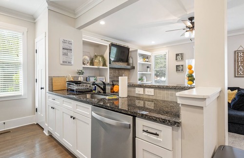East Point Casa | 4 Bedroom Suites Under 1 Roof Near Downtown Atlanta & Airport