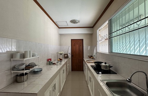 Wat Ket Casa | 4-Bedroom House in Lovely Chiang Mai with AC and WiFi