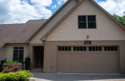 Conover Casa | 4 Bedroom Townhome in Rock Barn Golf & Spa