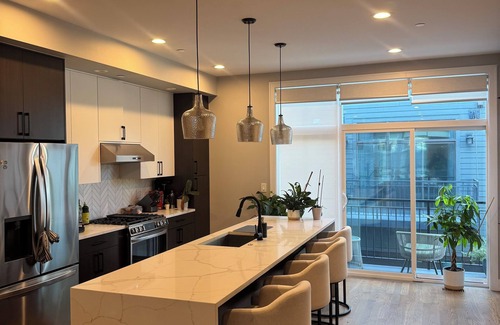 Kenwood Casa | 4-bedroom townhome in superb Chicago