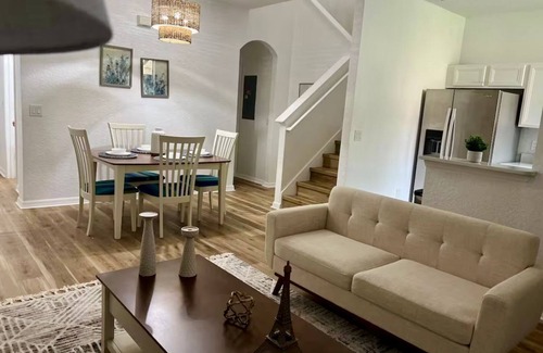 Wellington Casa | 4-bedroom townhome in tranquil Davenport minutes from Disney Parks!
