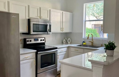 Wellington Casa | 4-bedroom townhome in tranquil Davenport minutes from Disney Parks!