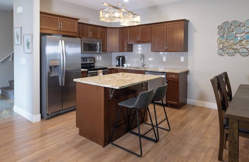 Saskatoon Casa | 4 bedroom Townhouse Stonebridge