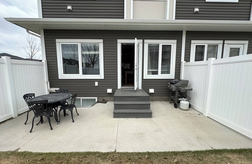 Saskatoon Casa | 4 bedroom Townhouse Stonebridge