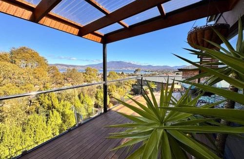 Howrah Casa | 4-Bedroom Two-Storey House With Views, Near Beach