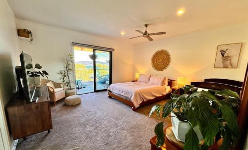 Howrah Casa | 4-Bedroom Two-Storey House With Views, Near Beach