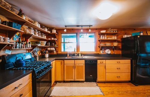 Old Fields Casa | 4-bedroom Vacation Cabin on 50 Private Acres