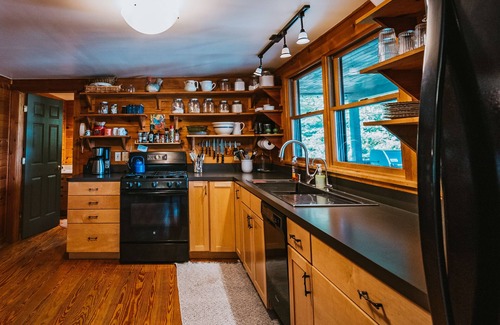 Old Fields Casa | 4-bedroom Vacation Cabin on 50 Private Acres
