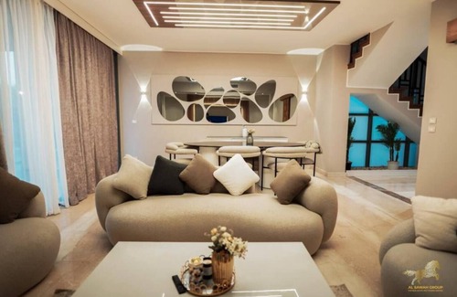 Sheikh Zayed City Apartamento | 4 bedroom villa with pool