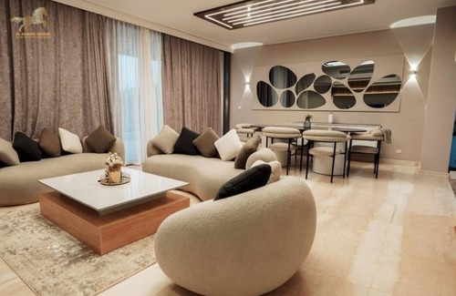 Sheikh Zayed City Apartamento | 4 bedroom villa with pool