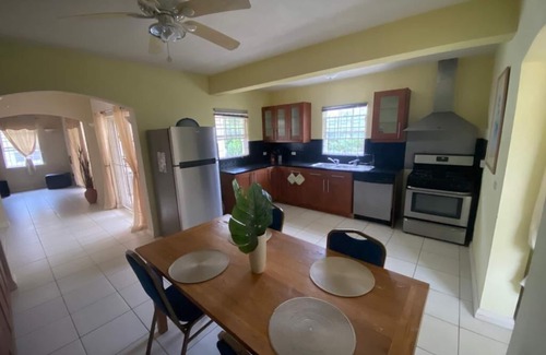 Callendar Casa | 4-bedroom villa in wonderful Oistins with pool