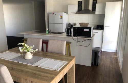 Wandina Casa | 4 Bedroom Wandina Home - 5 TVs & Close to Shopping Centre