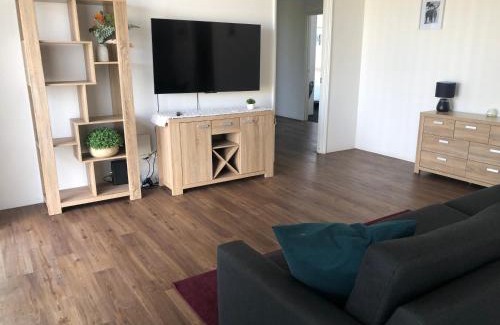 Wandina Casa | 4 Bedroom Wandina Home - 5 TVs & Close to Shopping Centre