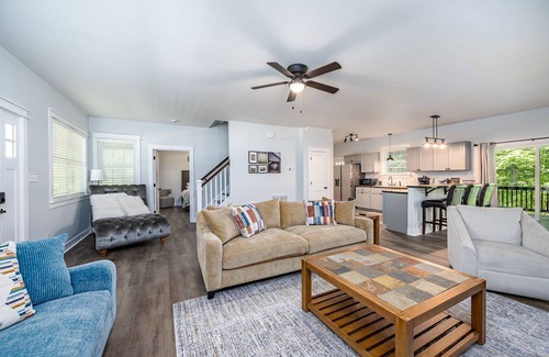 Lanexa Casa | 4-bedroom waterfront homestead near Williamsburg with WiFi, AC. Book now