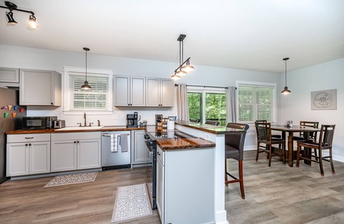 Lanexa Casa | 4-bedroom waterfront homestead near Williamsburg with WiFi, AC. Book now