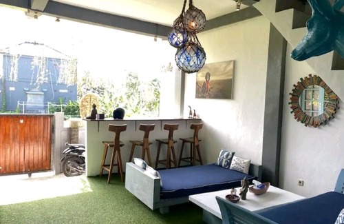 Mekarsari Casa | 4-bedroom whole house 10’ from Finn’s Beach Club - no agency booking pls