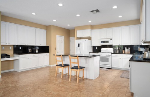 Elk Grove Casa | 4-Bedroom with Perfect Offices and Board Games