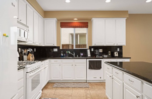 Elk Grove Casa | 4-Bedroom with Perfect Offices and Board Games