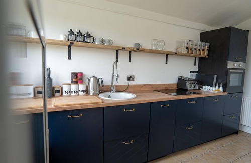 Broompark Apartamento | 4 Bedroomed Ground Floor Apartment with Hot Tub and Sauna