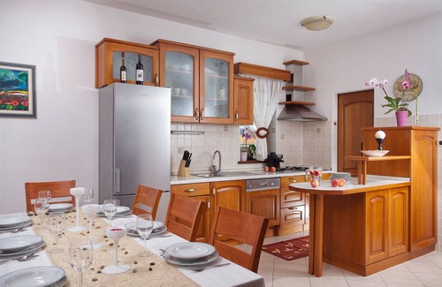 Sveta Nedelja Villa | Mobiliario bonito y moderno, amplio jardín privado, cerca del mar