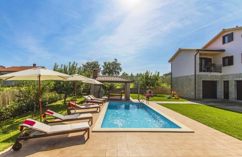 Sveta Nedelja Villa | Mobiliario bonito y moderno, amplio jardín privado, cerca del mar