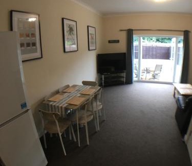 Frampton Casa | 4 Bedrooms, 3 Bathrooms, Comfy beds, 5 Netflix TVs & VAN PARKING