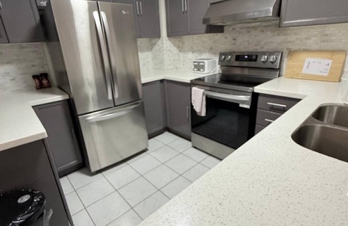 Erin Mills Casa | 4 Bedrooms Detached Home with parking, closer to commercial area