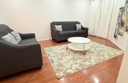 Erin Mills Casa | 4 Bedrooms Detached Home with parking, closer to commercial area