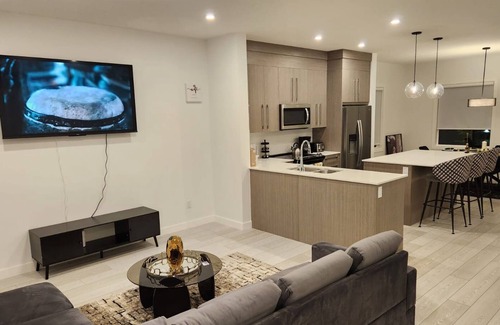 Chestermere Casa | 4 Bedrooms Home near Lake