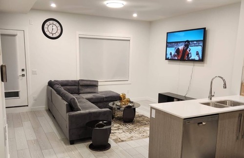 Chestermere Casa | 4 Bedrooms Home near Lake