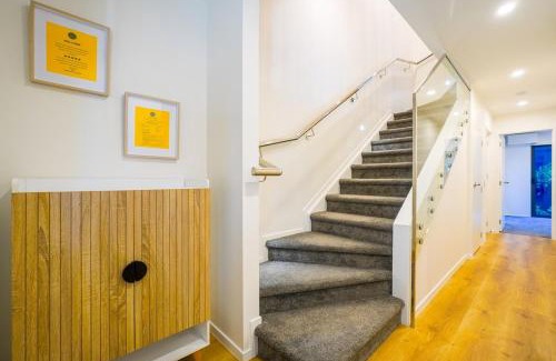 Belmont Casa | 4 Bedrooms Modern Coastal Retreat Near Devonport