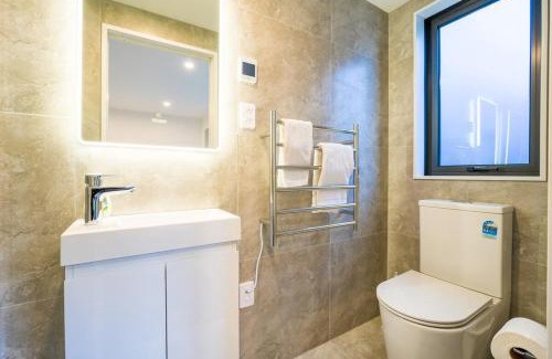 Belmont Casa | 4 Bedrooms Modern Coastal Retreat Near Devonport