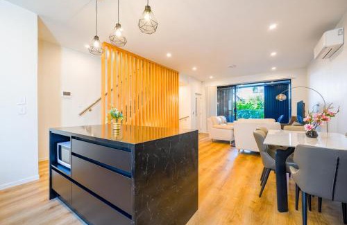 Belmont Casa | 4 Bedrooms Modern Coastal Retreat Near Devonport