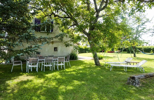 Rilly-sur-Loire Casa | 4 bedrooms sleeps 12 in large property with large wooded grounds in a quiet location