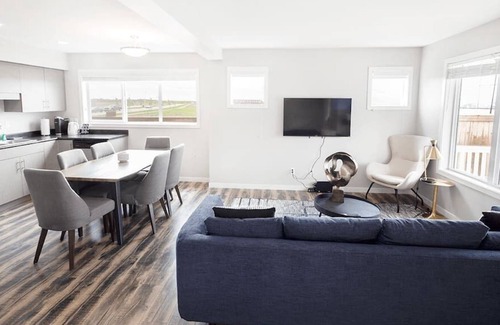 Fort Gary Casa | 4 Bedrooms Townhouse with Parking & Wi-Fi