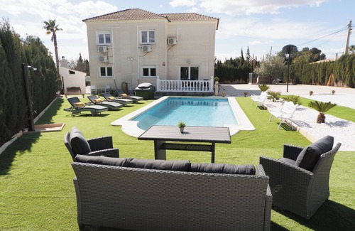 Lliria Chalet De Esquí | 4-bedrooms villa in Liria, 25 min to Valencia