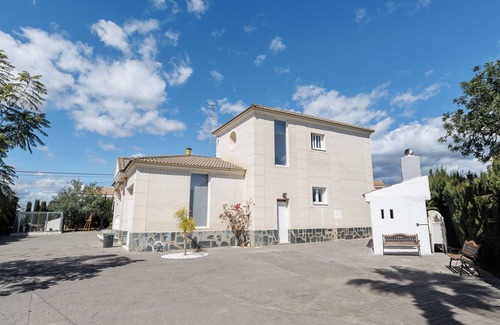 Lliria Chalet De Esquí | 4-bedrooms villa in Liria, 25 min to Valencia