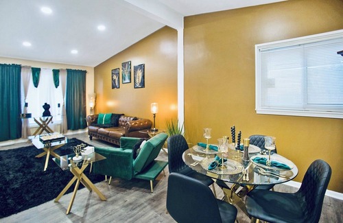 Detroit Casa | 4 Beds 2 Bath Hot Tub & Adult Play Area