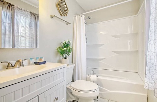 North Charleston Casa | 4 Beds, Central to Everything, Min from Interstate
