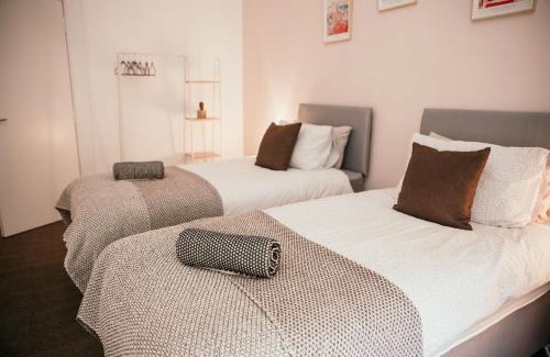 Glasgow Apartamento | 4 Beds - City Gateway Getaway