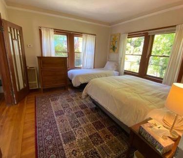 Poets Corner Apartamento | 4 Berkeley Furnished Apartment - 2 Beds Laundry and Parking
