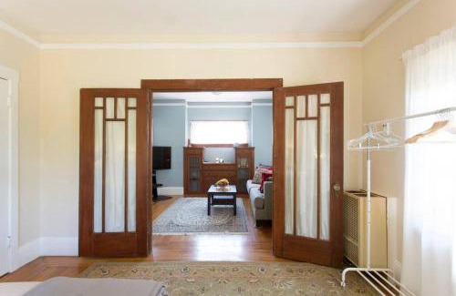 Poets Corner Apartamento | 4 Berkeley Furnished Apartment - 2 Beds Laundry and Parking