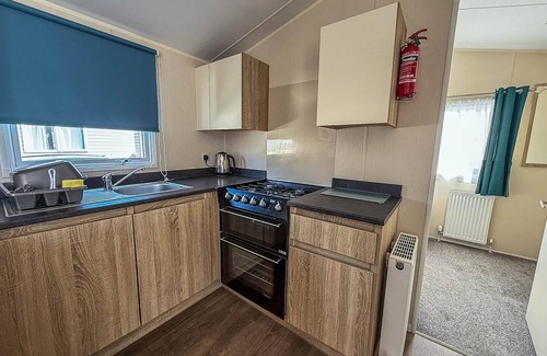 Felixstowe Casa | 4 berth caravan with unlimited Wi-Fi at Suffolk Sands Holiday Park ref 45022B
