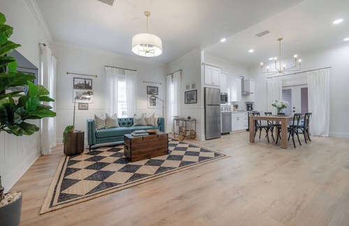 Tampa Heights Casa | 4 blocks to Riverwalk & Armature Works with 2 King Bedrooms plus Dreamy Porch