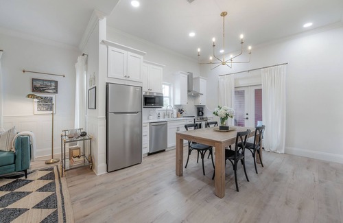 Tampa Heights Casa | 4 blocks to Riverwalk & Armature Works with 2 King Bedrooms plus Dreamy Porch