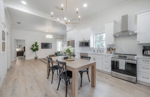 Tampa Heights Casa | 4 blocks to Riverwalk & Armature Works with 2 King Bedrooms plus Dreamy Porch