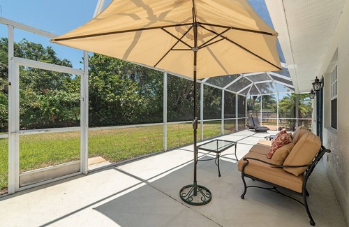 Coquina Sands Casa | 4 blocks to the Lowdermilk beach. Walk to movie theatre, mall and grocery store