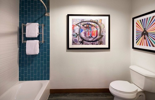 Venice Hotel | 4 Boulevard City View 2 Queens at The Kinney Venice Beach, Onsite Pool!