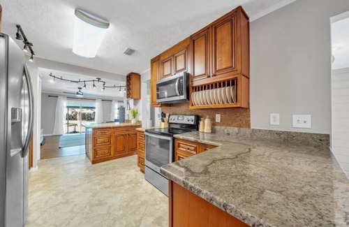 Fort Walton Beach Casa | 4 BR 2 BA + Private Pool + Pickleball Fun